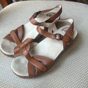 Dansko brown leather sandal 37 EUC
